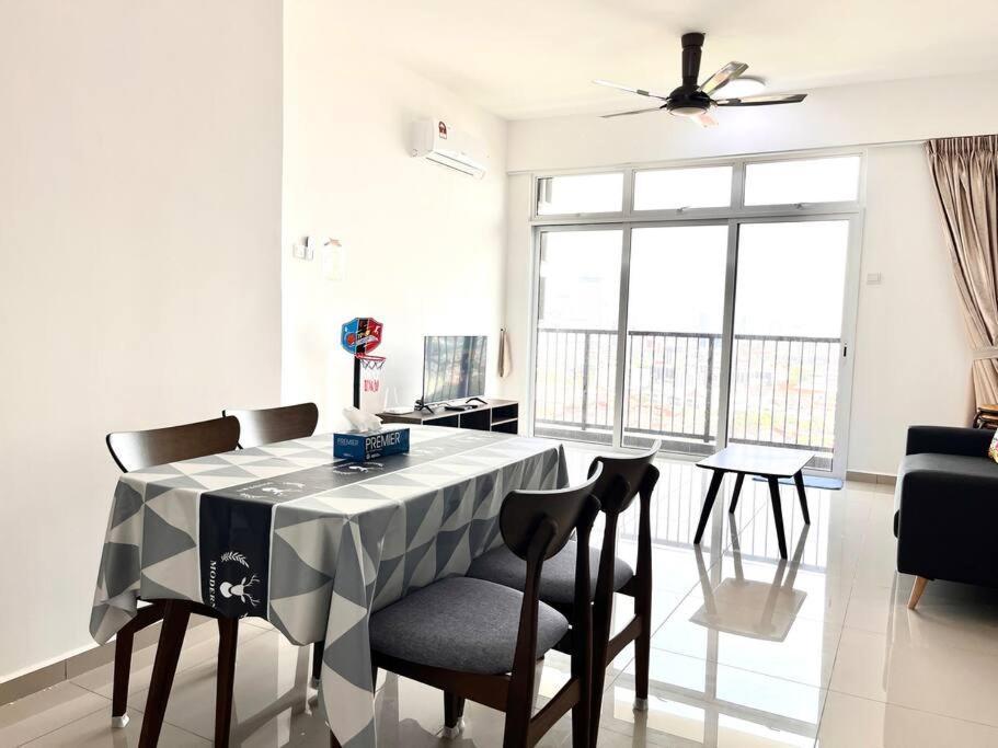 Urban Home-Swimming Pool-City Center Malacca Exterior foto
