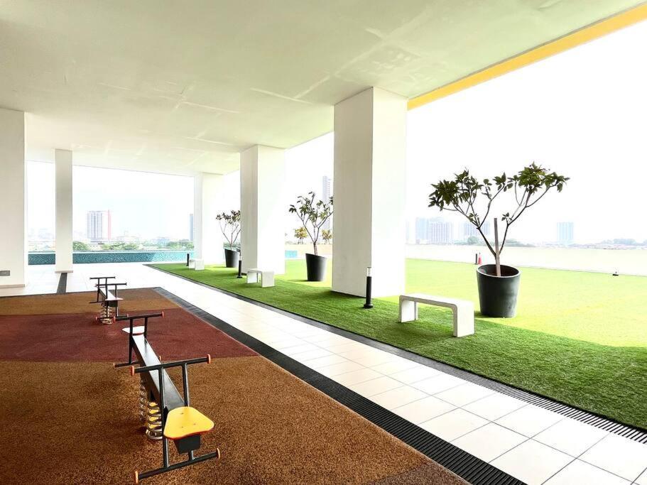Urban Home-Swimming Pool-City Center Malacca Exterior foto